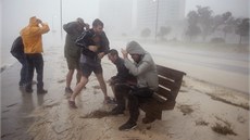 Obyvatelé Gulfportu ve státu Mississippi bhem hurikánu Isaac. (29. sprna 2012)