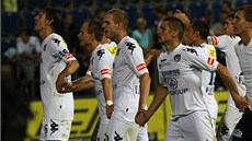 Fotbalisté Slovácka oslavují první vít�zství v ro�níku 2012/2013.