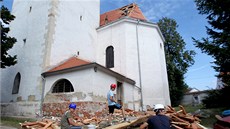 Spou a nkolikamilionové kody za sebou nechala bouka, která se ve stedu...