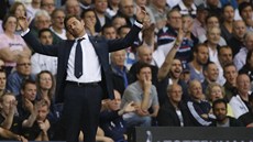 CO TO TAM DLÁTE? Kou André Villas-Boas v tuto chvíli výkon hrá Tottenhamu...