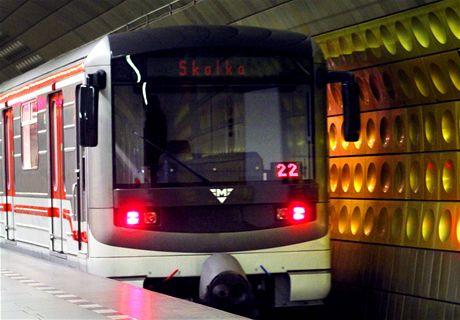 Nkteré soupravy metra byly 30. prosince ve pice peplnné lidmi, stující si cestující (ilustraní foto).