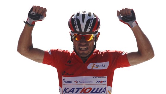 VÍTZ. panlský cyklista Joaquim Rodríguez se raduje z triumfu ve 12. etap