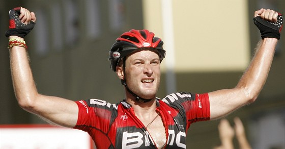 Stephen Cummings se raduje z výhry ve 13. etap Vuelty.