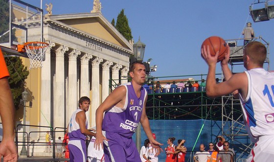 BASKETBAL A ANTIKA. Mistrovství svta 3x3 se odehrálo v eckých Aténách. esko