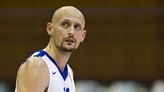 eský basketbalový reprezentant Lubo Barto