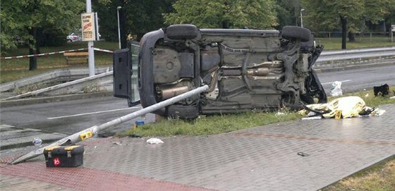 Pi nehod tí aut nedaleko stanice metra Stíkov skonil ivot trnáctileté