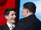 Mitt Romney a Paul Ryan na pódiu bhem sjezdu republikán v Tamp na Florid,