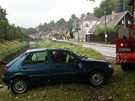 Auto v Rychnov sjelo do koryta eky a pevrátilo se na stechu.