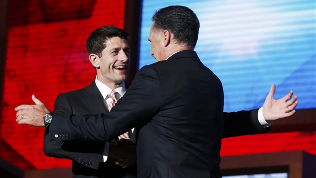 Mitt Romney a Paul Ryan na pdiu bhem sjezdu republikn v Tamp na Florid, kde strana oficiln nominovala Romneyho coby prezidentskho kandidta a on nominaci pijal. Paul Ryan je kandidt na viceprezidenta (30. srpna 2012) 