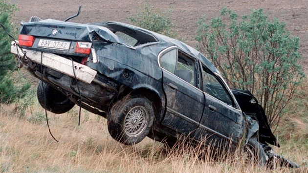 Dubekovo rozbit BMW. Konspiran teorie o vrad piivil fakt, e ve stejn as zemel polsk expremir Piotr Jaroszewicz.