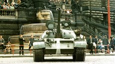 Sovětský tank u Národního muzea v Praze, srpen 1968