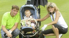 Kateina Stoesová si nechala golfový vozík zkombinovat s koárkem pro dceru.