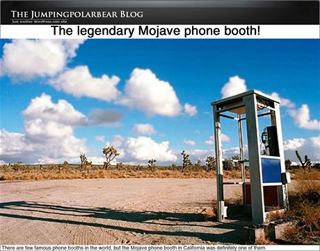Telefonní budka v Mohavské pouti v Kalifornii