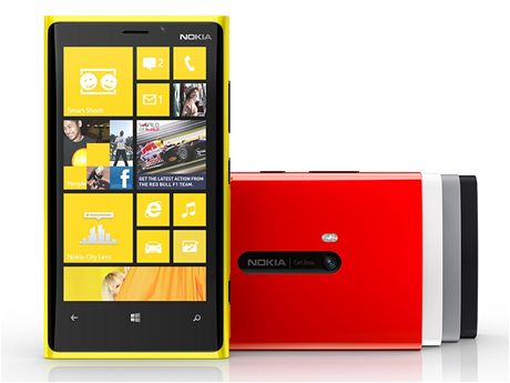 Nokia Lumia 920 s bezdrtovm dobjenm a oblm tlem