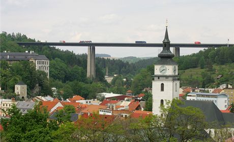 Most Vysoina je nejvyí mostem na D1, peklenuje Velké Meziíí.