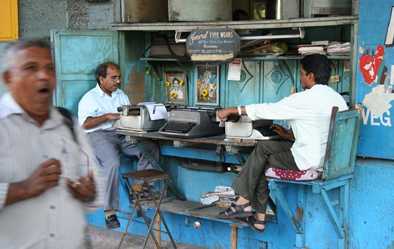 Pouliní sepisova ádostí (General Type Works) v indickém mst Mumbaí