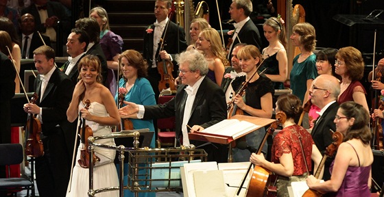 Dirigent Jiří Bělohlávek při závěrečném koncertu BBC Proms 2012