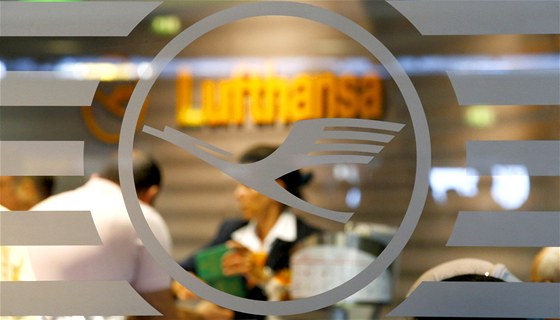 Lufthansa se dohodla s palubním personálem na zvyování mezd.
