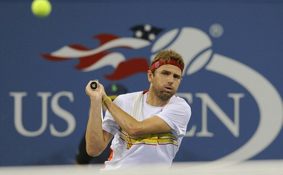 UNAVENÝ. Mardy Fish nevypadal v utkání tetího kola US Open proti Gillesi