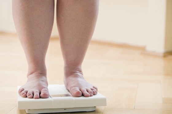 Mnoho obézních má pocit nespravedlnosti, ž málo jedí a přesto nehubnou, chyba bývá v nedostatku pohybu (ilustrační snímek)