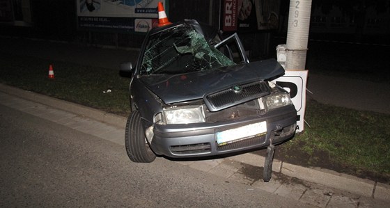 Váná dopravní nehoda se stala na Husov tíd v eských Budjovicích. Zranilo