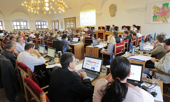 Plzeňští zastupitelé schválili rozpočet města na rok 2014. Zhruba 1,6 miliardy spolkne doprava a téměř 1,3 miliardy oblast ekologie.