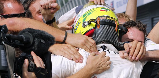 VÝBORN, SEGIO! lenové stáje Sauber gratulují svému jezdci Pérezovi ke druhému...
