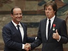 Francouzský prezident François Hollande pedal Paulovi McCartneymu ád estné