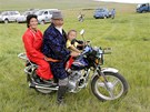 ínské motorky Shineray a ruské planety jsou ve stepi univerzální dopravní
