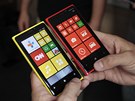 Nokia Lumia 920 - ervená  a lutá verze