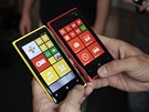 Nokia Lumia 920 - ervená  a lutá verze