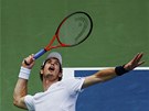 SERVIS. Andy Murray podává v semifinále US OPen.