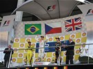 STUPN VÍTZ GP2 VE SPA. Zleva: Felipe Nasr (Brazílie), Josef Král (R) a...