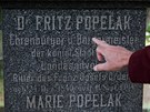 Náhrobní deska nad hrobem Fritze Popelaka, jednoho z bývalých jihlavských