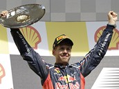 DRUH MSTO. Sebastian Vettel se dky skvl sthac jzd dostal z destho