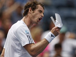 ZATRACENÁ KILTOVKA. Skotský tenista Andy Murray se vzteká, uprosted výmny mu...
