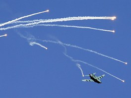 ÁRY NA NEBI. Letoun Soko J-22 se pedvádí na blehradské air show, kterou...