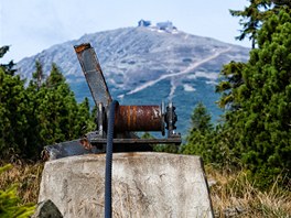 Stará lanovka na Snku dojezdila, rozebírají ji stavai. (3. 9. 2012)