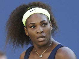 TVRD NA NÍ. Americká tenistka Serena Williamsová slaví úspný úder ve finále...