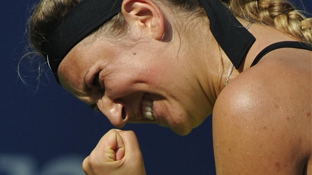 COME ON! Blorusk tenistka Viktoria Azarenkov se raduje, zaala obracet semifinle US Open.