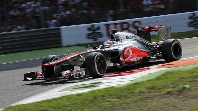 DRUH SPCH. Jenson Button obsadil v kvalifikaci na Velkou cenu Itlie druh msto za parkem z McLarenu a krajanem Lewisem Hamiltonem.