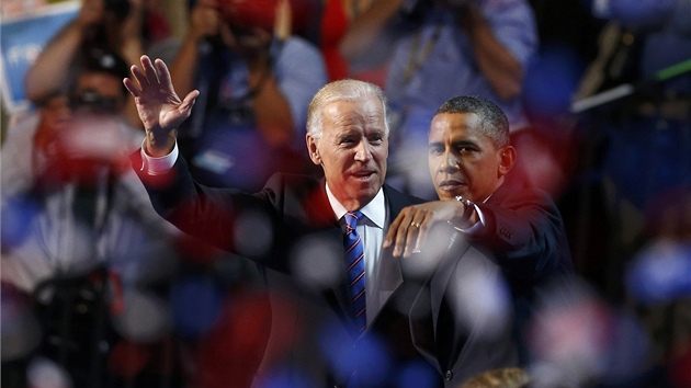 Prezident Barack Obama a viceprezident Joe Biden na demokratickm sjezdu v Charlotte v Severn Karoln (6. z 2012)