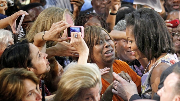 Michelle Obamov (vpravo) pi setkn s volii ve Fort Lauderdale (22. srpna 2012)