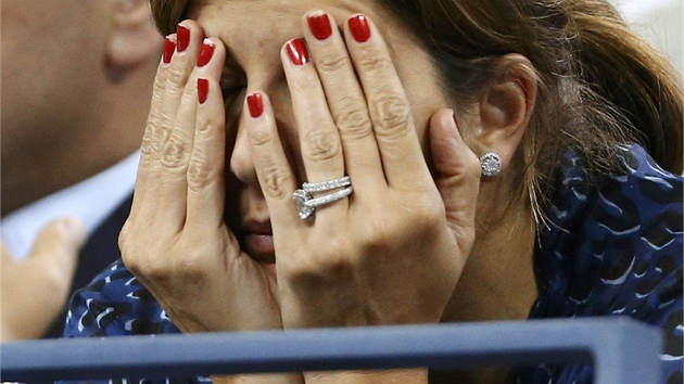 TOHLE NECHCI VIDT. Mirka Vavrinecov, manelka Rogera Federera (ne)sleduje tvrtfinle proti Tomi Berdychovi.