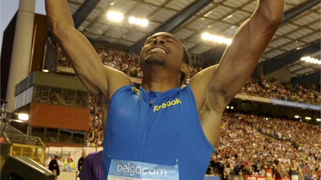 KONEN TO VYLO. Americk pekk Aries Merritt vytvoil v zvod Diamantov ligy v Bruselu svtov rekord v bhu na 110 m pekek.