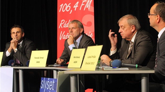 Pedvolebn debaty ldr pro podzimn krajsk volby se astnili zleva Ji Zimola (SSD), Tom Jirsa (ODS), Petr Bran (KSM), Lubo Pra (Jihoei 2012).