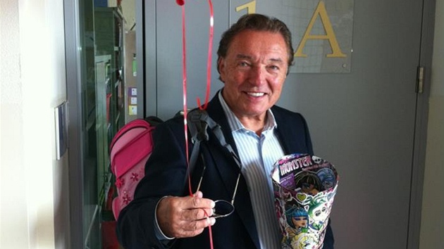 Tiasedmdesátiletý Karel Gott znovu prvákem