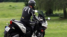 Aprilia SRV 850: Spolujezdec má pohodlná madla i sedlo.