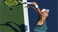 NA PODÁNÍ. Maria Kirilenková prohrála na US Open s Andreou Hlavákovou.