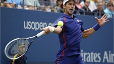 ROZLÁMANÝ. Srb Novak Djokovi nezvykle hrál v nedli první zápas dne. Ovem hladce postoupil do osmifinále US Open.